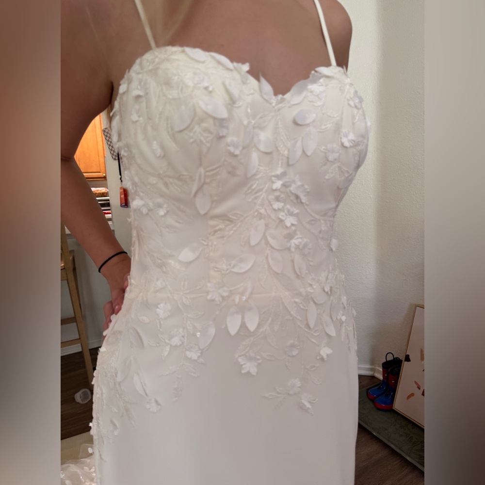 Elegant Strapless Wedding Dress - Picture 8 of 11